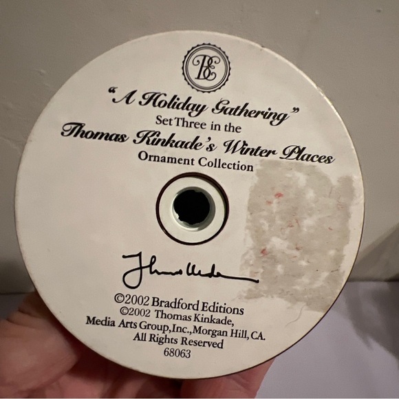 Thomas Kinkade A Holiday Gathering Water Snow Globe Christmas Ornament BE 2002 - Picture 2 of 8